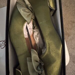 Chic Green Satin Bow Flats